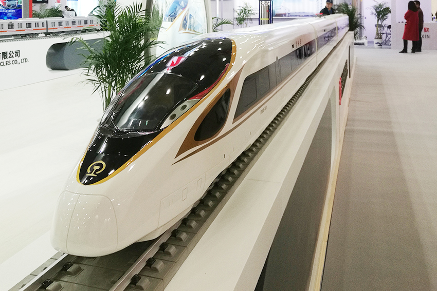 可變編組新型動車組模型5.JPG
